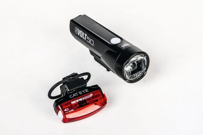 <a href="https://www.awin1.com/cread.php?awinmid=11768&awinaffid=471469&clickref=B+Cateye+GVolt50+und+Micro+G&ued=https%3A%2F%2Fwww.rosebikes.de%2Fcateye-gvolt-50-micro-rapid-beleuchtungs-set-2653658" target="_blank" rel="noopener noreferrer">Cateye GVolt50 + Micro G </a>*