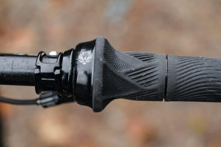   Conway RLC7: 1400 km Gripshift imprecise: As a Gripshift fan, I swapped the triggers for the twist grip. But after 1400 kilometres, the lever was already shifting imprecisely. It had developed too much play.