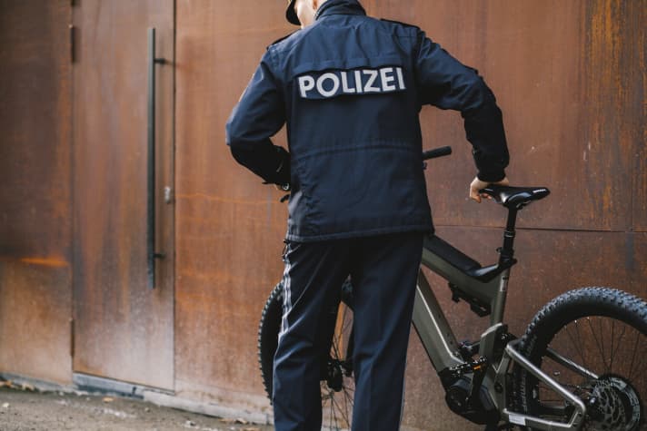   Sporty cycling, mountain and ski tours are not permitted in Tyrol. Anyone who does not comply with this can be fined up to 3600 euros.
