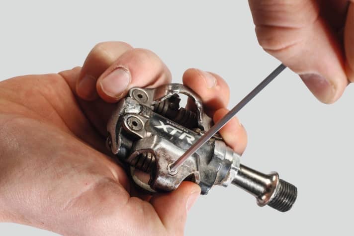 Winter-Tipp: Bei <a href="https://www.awin1.com/cread.php?awinmid=11768&awinaffid=471469&clickref=B+Klickpedale&ued=https%3A%2F%2Fwww.rosebikes.de%2Ffahrradteile%2Fpedale%2Fklickpedale%3Ffahrradwelten%255B%255D%3Dmountainbikewelt&pref1=bike" target="_blank" rel="noopener noreferrer nofollow">Klickpedalen</a> * die Auslösehärte reduzieren!