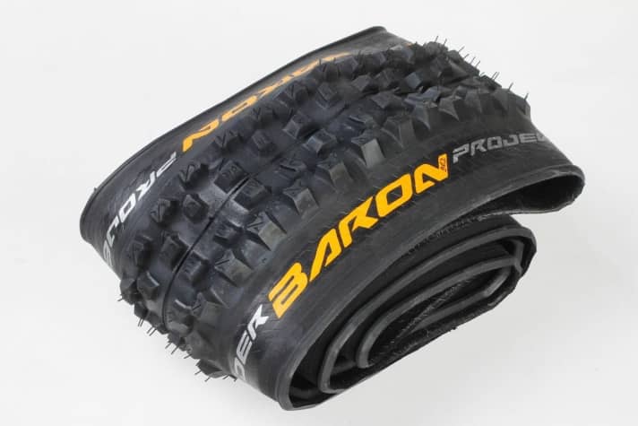 For mud: <a href="https://www.awin1.com/cread.php?awinmid=11768&awinaffid=471469&clickref=B+Swallow+Magic+Mary&ued=https%3A%2F%2Fwww.rosebikes.de%2Fsearch%3Fq%3DSchwalbe%2BMagic%2BMary%26category%255B%255D%3D164&pref1=bike" target="_blank" rel="noopener noreferrer nofollow">Swallow Magic Mary</a> *