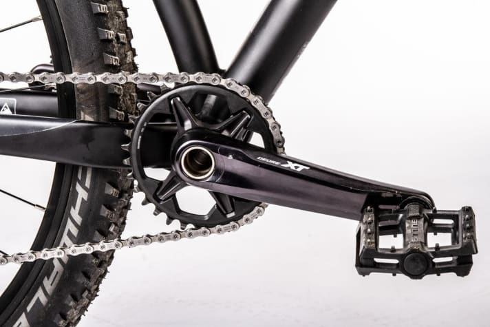   A high-quality Shimano XT crank is usually not found in this price range, but the Copperhead has it.