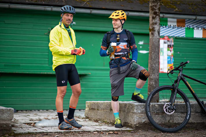   The right outfit for different purposes: tight and sporty for race bikers (left) or extra protected and wider for touring and all-mountain riders.