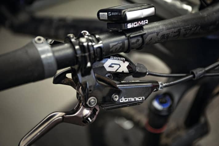   Brake replacement: The performance of the Magura MT5 was outstanding! When it lost oil after 2319 kilometres, it was swapped for a Hayes Dominion for testing purposes.