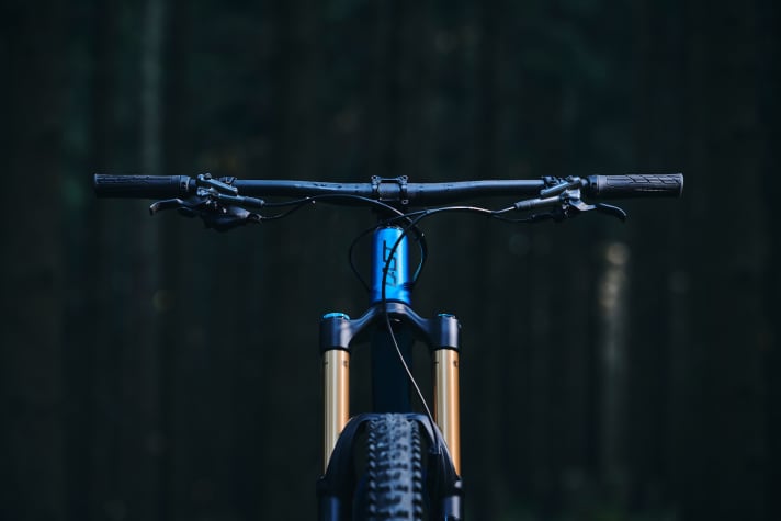   The cables run inside the frame and lie close to the head tube as they enter.