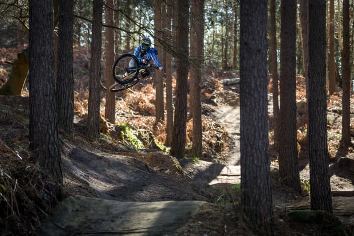   With 29-inch wheels, 130 millimetres of suspension travel and a dropper post, the Zaskar LT could turn out to be a real fun bike.