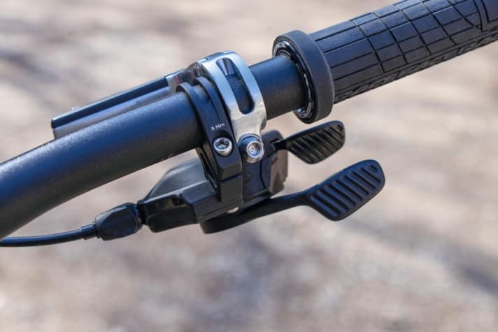   Familiar look: Two thumb levers change the 12 gears of the TRP TR12 drivetrain. However, the operation differs slightly from the competition. Is it better or worse? You can find the BIKE ride report at the end of the article.