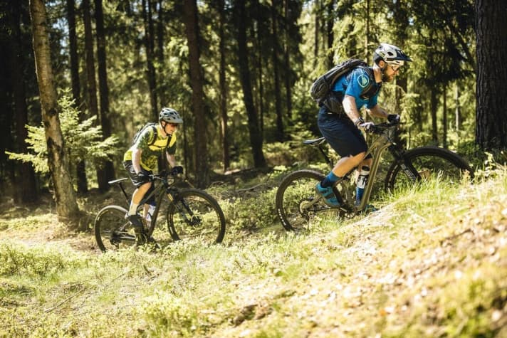   We used the <a href="touren/deutschland/mtb-tour-auf-dem-nurtschweg/a43963.html" rel="noopener noreferrer">Nurtschweg in the Upper Palatinate Forest</a> as a test route for the lightweight touring fullys.