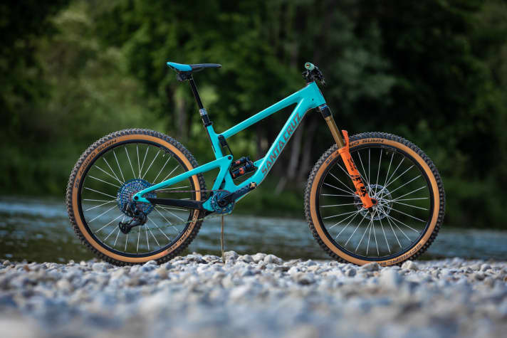   His Santa Cruz Bronson CC with 160 millimetres of travel weighs 11.5 kilos ready to ride.