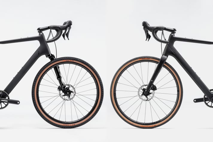   Rechts das Topstone Carbon als „normales“ Gravel-Bike mit 700C-Laufrädern und Carbon-Starrgabel, links die neue Version mit breiten 27,5-Zoll-Laufrädern und der Lefty Oliver-Federgabel. 