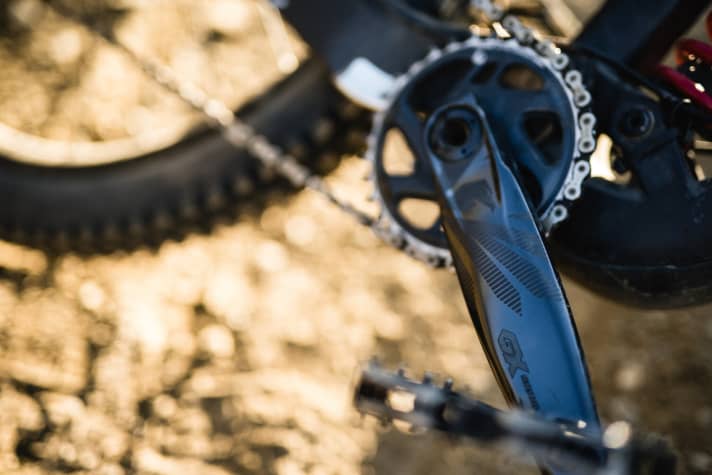   The new carbon crankset of the GX Eagle groupset: weighs 553 grams and costs 290 euros.