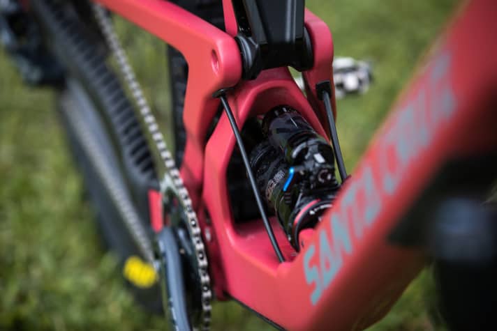   Thanks to the generous design of the shock mount, there is space for every standard size of air and steel spring shock.