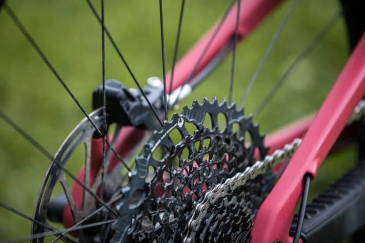   Für leichtes Pedalieren bergauf kommen die Modelle mit Sram-Ausstattung mit der neuen Kassette mit einem 52er Ritzel.