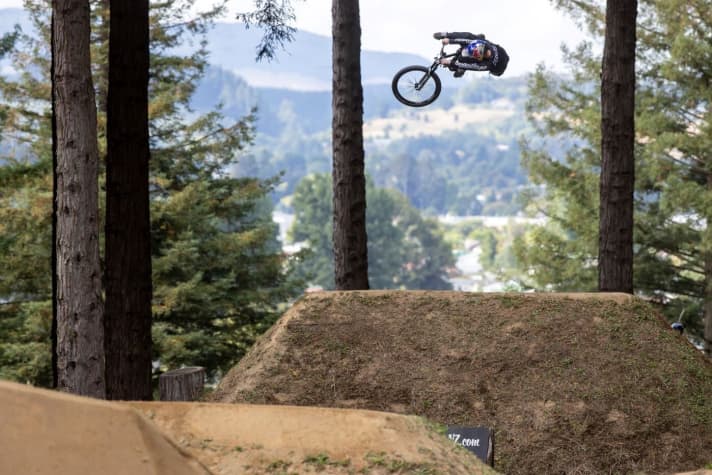   In Rotorua, Fedko jumped a 360 barspin to tailwhip on a stepdown. No-one before him had ever dared to do that in competition.