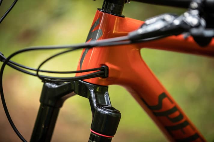   The cap for the internal cable routing came loose after just a few kilometres.