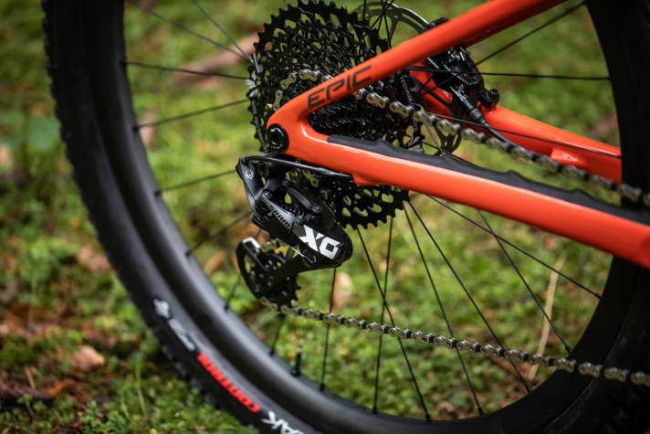   For the drivetrain, Specialized uses Sram's X01 range.