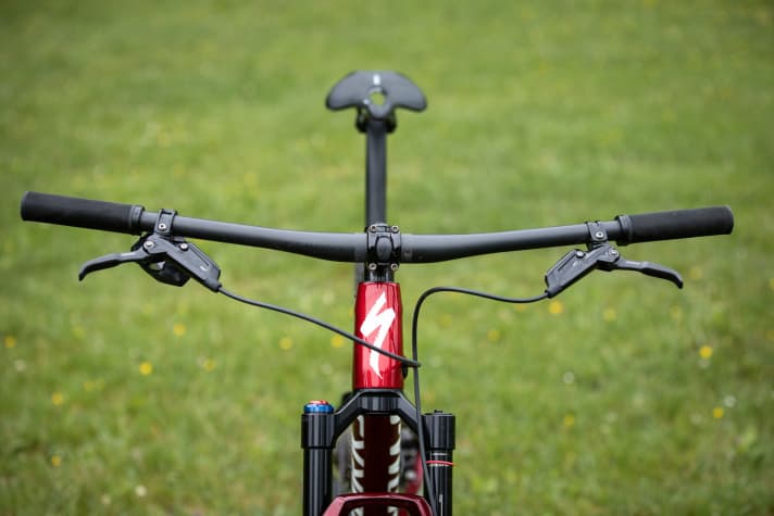  Das aufgräumte Cockpit an der S-Works Epic-Variante gefällt auf Anhieb. Dem Brain sei Dank.