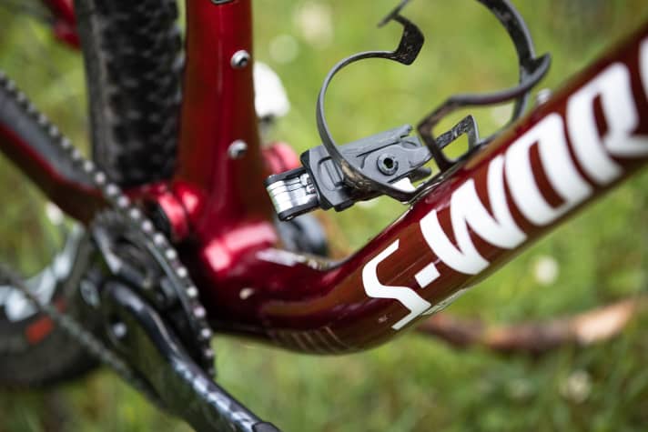   Naturally on board: the SWAT mini tool on the bottle cage.
