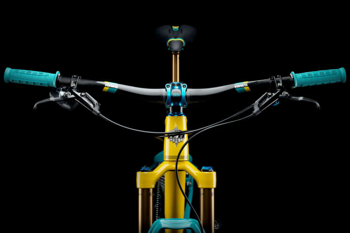   The saddle and cockpit are also styled in the exclusive anniversary look. The fork crown shines in Yeti yellow.