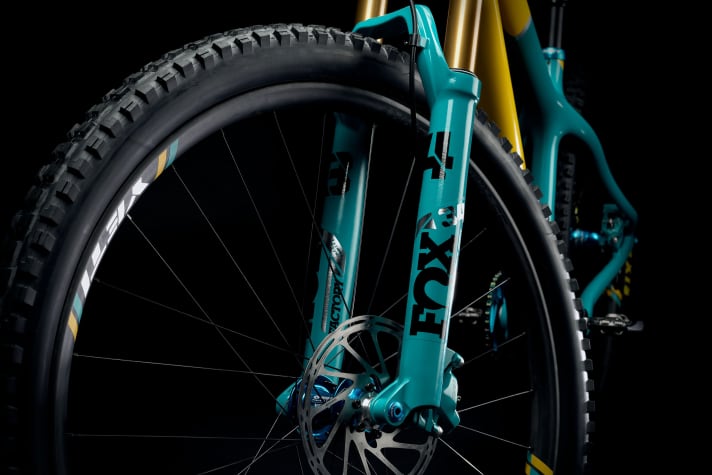   Die Laufräder des Sondermodells ARC 35th Anniversary Edition im Yeti-Style.