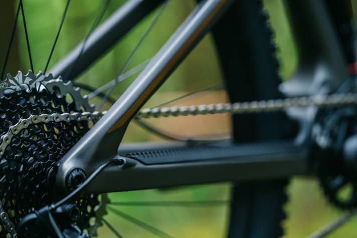   The shift cable runs in the chainstay and only exits the frame behind the chainstay guard.