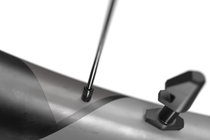   Das passende Tubeless-Ventil ist bei den Laufrädern dabei.