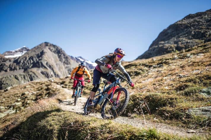   Bergab sind Enduros mit bis zu 160 Millimetern Federweg eine Klasse für sich. Doch taugen die Boliden bis 3700 Euro auch noch auf ausgedehnten Touren? Der Test in <a href="https://www.delius-klasing.de/bike-09-2020-bik-2020-09" target="_blank" rel="noopener noreferrer">BIKE 9/2020</a>  gibt die Antwort.