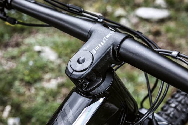   An integrated steering stop limiter protects the filigree carbon top tube in the event of a fall.