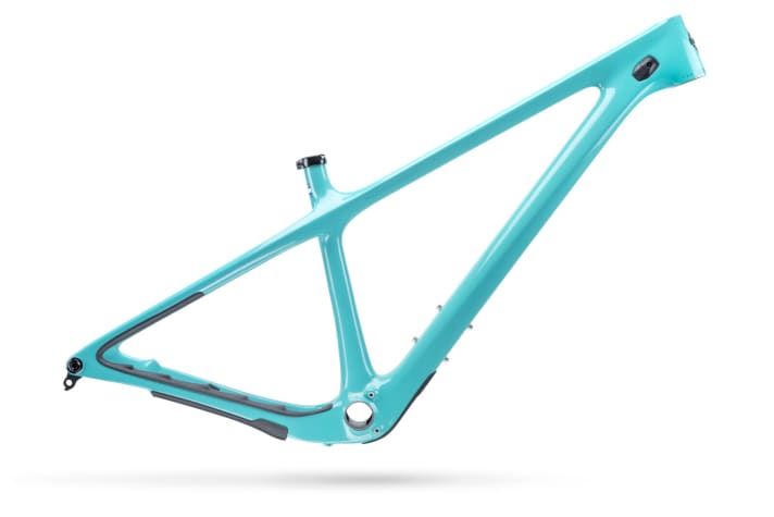   Two bottle cages and still an ISCG mount for chain guides: The Yeti ARC is no longer just an uncompromising race file, but a modern and versatile bike.