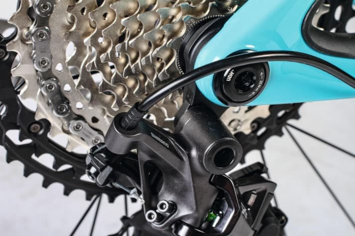   The universal derailleur hanger from Sram ensures a reliable supply of spare parts.