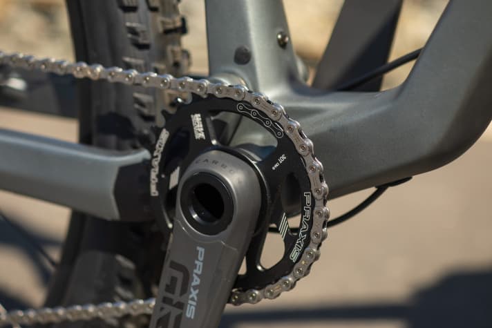   Auch am AMS 100 TM setzt Cube auf eine Carbon-Kurbel von Praxisworks samt Innenlager (siehe oben).