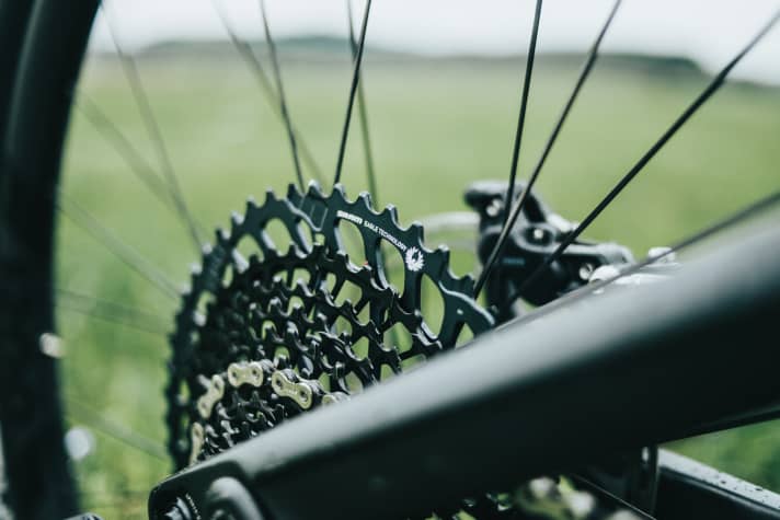   Über alle Berge! Mit dem neuen 52er-Ritzel von Sram erklimmt man mit dem Neuron jede noch so steile Rampe.