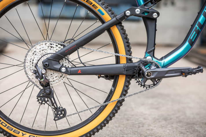 Beim Serienmodell schützt dann hoffentlich ein Protektor die Kettenstrebe.