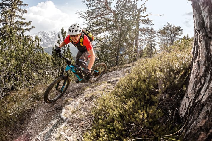   Kurt in curves: the quiet Val d'Ega is a real insider tip. Varied uphill and downhill trails await e-mountain bikers here.