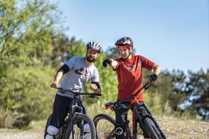 Safely through any terrain. In our three-part riding technique series, we turn reader Michael Hölzl into a technique crack. Part 1: the basics.