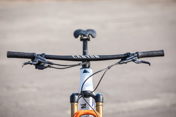   The new carbon cockpit is also said to be significantly more aerodynamic than a conventional stem and handlebars.