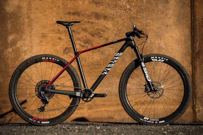   1015 Gramm soll der neue CF SLX-Rahmen wiegen.