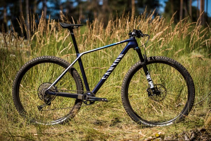   The Exceed CF 6 for 2200 euros is said to weigh 10.86 kilos.