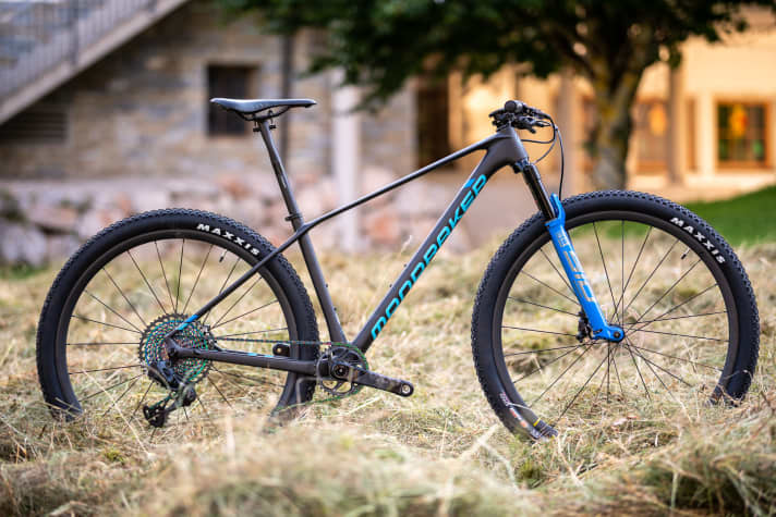   According to the manufacturer, the top model Podium RR SL weighs just 7.8 kilograms ready to ride without pedals. Cost point: 8499 euros.