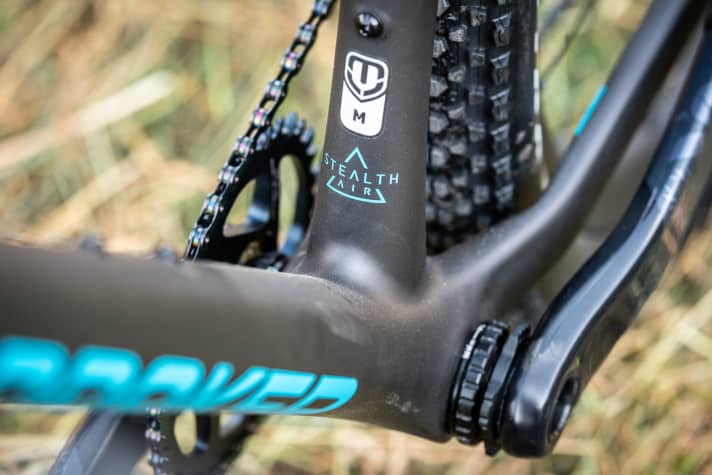   The wide bottom bracket is designed to ensure a stiff and sporty start, while the bolted bearing shells make servicing easier.