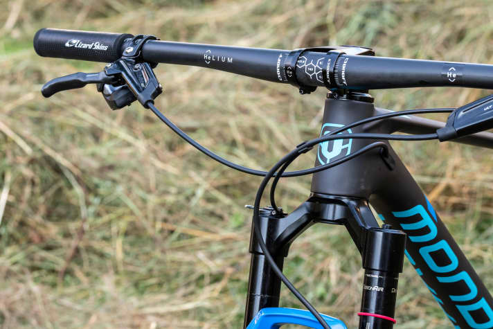   The cockpit with the in-house carbon handlebars and stem is tidy. Lightweight Lizard Skins grips and Sram Level Ultimate brakes keep the weight down.