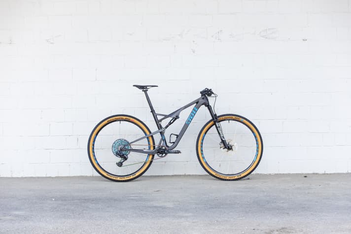   The M2 marathon version offers a comfortable 120 millimetres of suspension travel and modern geometry at a weight of less than ten kilograms*.