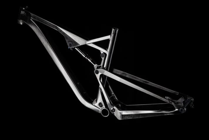   Depending on the setup, the VPP rear suspension manages 100 to 140 millimetres of travel and should be even more sensitive for 2021.