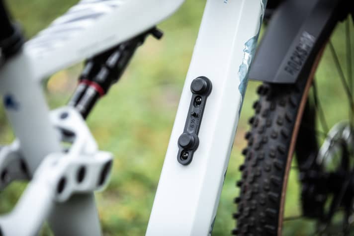 The carbon frame offers space for two water bottles.