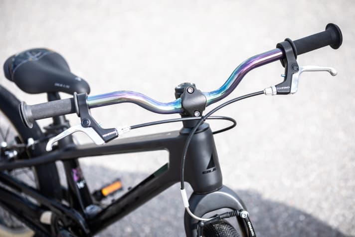 The handlebars also come in a rainbow look.