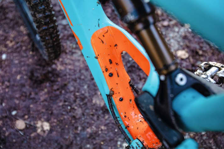   Orbea Occam M-Ltd: Thanks to the asymmetrical design, the frame triangle also holds large water bottles without any problems.