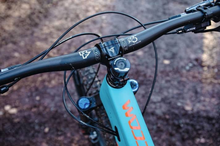   Orbea Occam M-Ltd: The cables only enter the down tube far back. The cable belly doesn't fit in visually.