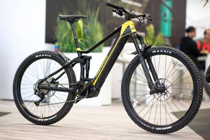    <a href="e_mtb/e_mtb_news_neuheiten/e-mtb-neuheiten-merida-eone-sixty-2020/a41306.html"  rel="noopener noreferrer">Das neue eOne-Sixty von Merida</a>  haben wir bereits ausführlich vorgestellt. Auf der Eurobike zeigt Merida den kleinen Bruder eOne-Forty mit 140 Millimetern Hub. Das MX-Konzept und den Carbonrahmen hat es mit dem größeren Bruder gemeinsam.