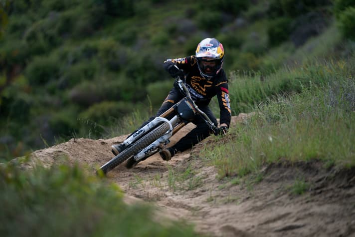   The Fox 40 has mainly undergone improvements to details, but these should be quite noticeable overall.