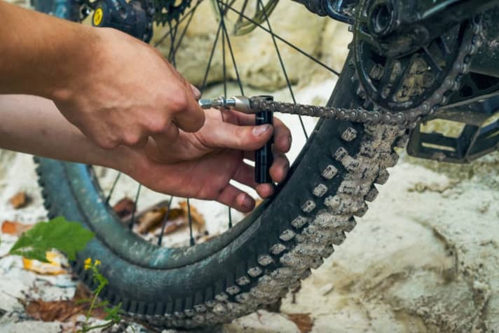   If you combine the two Encase tools, you get a simple chain riveter.